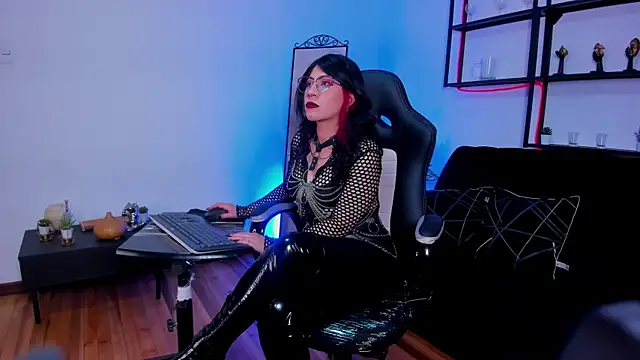 Halley Ravenn online show from 9, 7, 2026