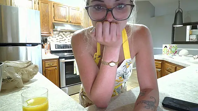 Snapshot of RosieCheeks_ chatting on 16, 6, 2026 RosieCheeks online show from 16, 6, 2026