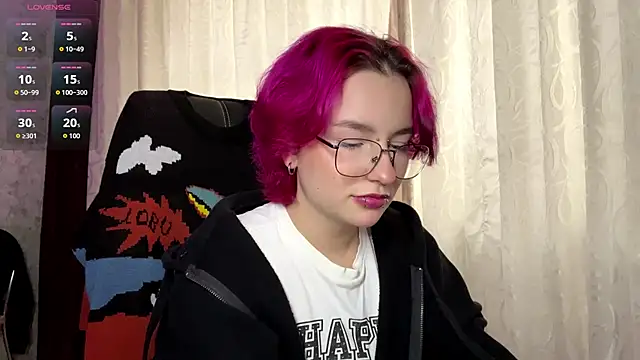 Snapshot of TheaMacrae chatting on 15, 11, 2025 TheaMacrae online show from 15, 11, 2025