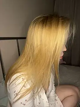 MilaHester online show from 28, 11, 2025