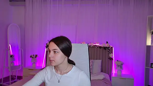 FrancescaCavaliere online show from 2, 6, 2026