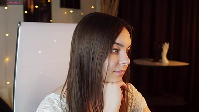 FrancescaCavaliere online show from 9, 6, 2026