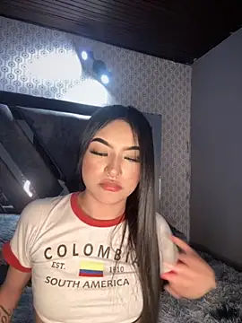 CleoNoir Pink online show from 15, 11, 2025