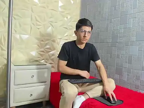 ElanGiraldo online show from 4, 2, 2026