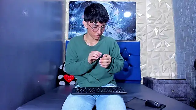 ElanGiraldo online show from 18, 4, 2026