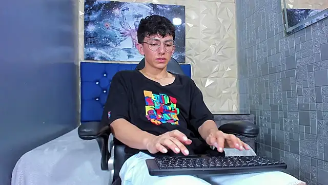 ElanGiraldo online show from 27, 4, 2026