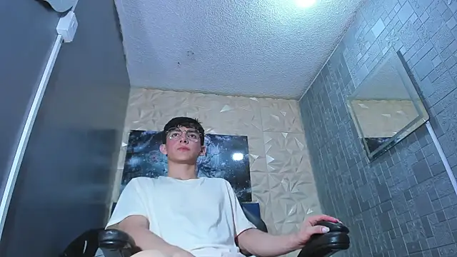 ElanGiraldo online show from 28, 4, 2026