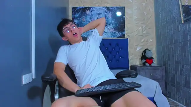ElanGiraldo online show from 3, 7, 2026