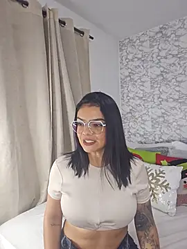 sofiaalarson online show from 3, 12, 2025