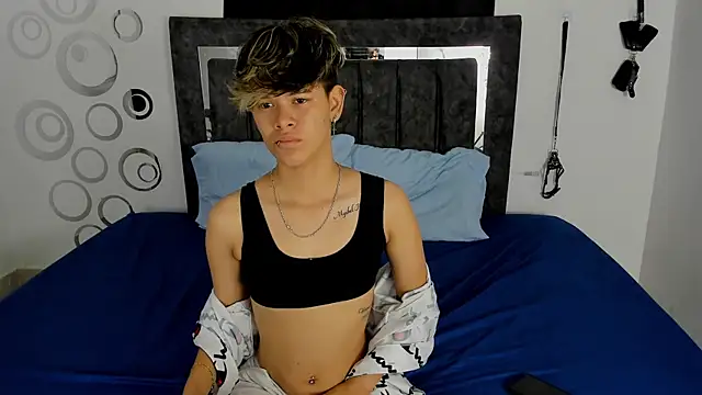 Snapshot of Lily_and_Lina chatting on 17, 11, 2025 Lily and Lina online show from 17, 11, 2025