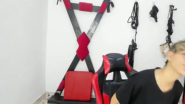 Snapshot of Lily_and_Lina chatting on 25, 11, 2025 Lily and Lina online show from 25, 11, 2025