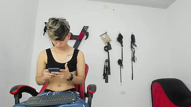 Snapshot of Lily_and_Lina chatting on 26, 11, 2025 Lily and Lina online show from 26, 11, 2025