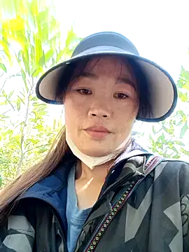 Snapshot of blonde_blg chatting on 15, 11, 2025 blonde blg online show from 15, 11, 2025