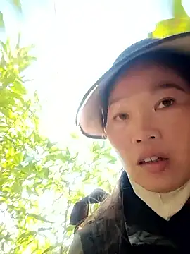 Snapshot of blonde_blg chatting on 25, 11, 2025 blonde blg online show from 25, 11, 2025