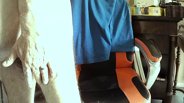 Snapshot of jloulou1 chatting on 30, 7, 2026 jloulou1 online show from 30, 7, 2026
