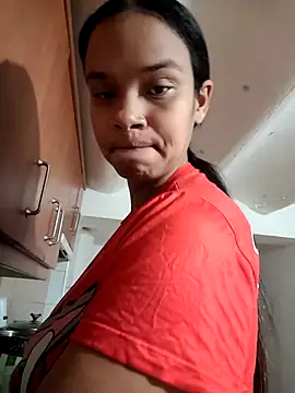 Snapshot of kyliecastell chatting on 11, 11, 2025 kyliecastell online show from 11, 11, 2025