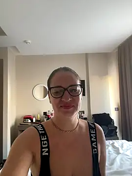 Milana8263 online show from 18, 12, 2025