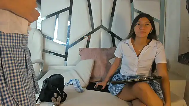 ScarlettAndKendra online show from 25, 11, 2025