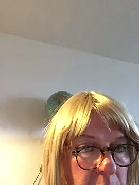 simone xdressing online show from 15, 12, 2024