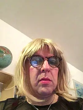 simone xdressing online show from 10, 2, 2025