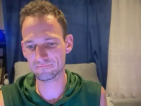 Hotcrazy235 online show from 16, 11, 2025