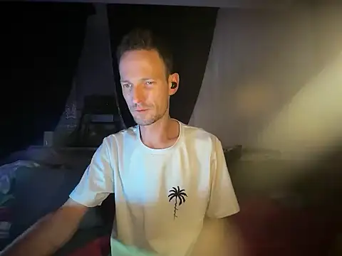 Hotcrazy235 online show from 26, 11, 2025