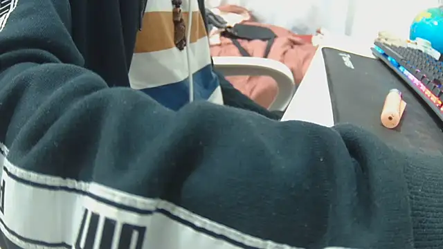 Calavera2001 online show from 18, 12, 2025