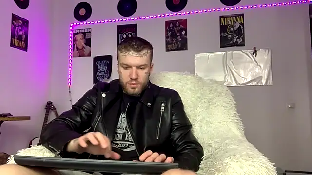 Huntall77 online show from 6, 3, 2026