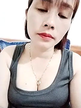 Swan-white123 online show from 17, 12, 2025