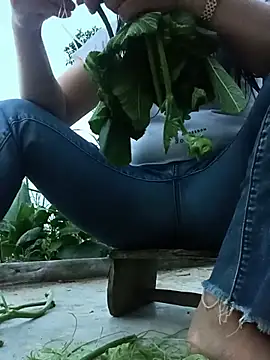 Snapshot of vangkt-cute chatting on 2, 6, 2026 vangkt-cute online show from 2, 6, 2026