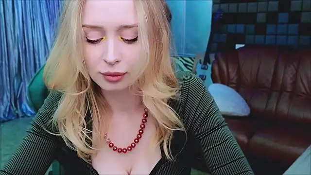 Snapshot of CarolineDjein chatting on 25, 11, 2025 CarolineDjein online show from 25, 11, 2025