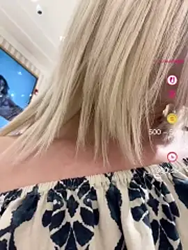 HOTLadyluna online show from 25, 4, 2026