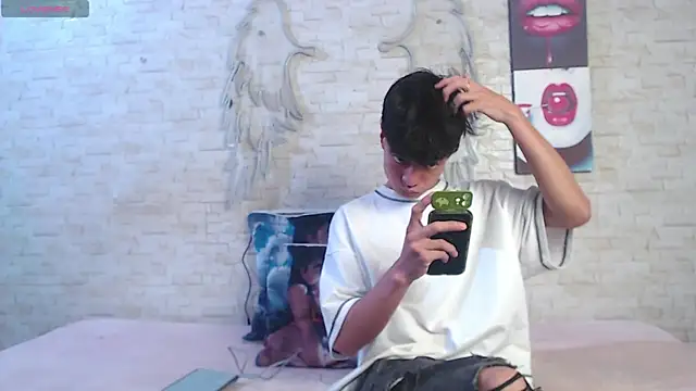 axel milo kairo and noa online show from 23, 12, 2025