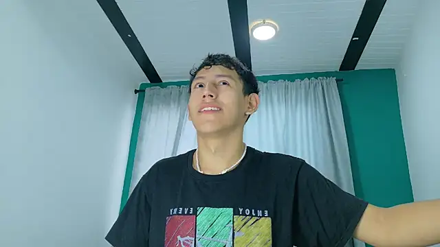 Snapshot of FelipeGonzalezz chatting on 30, 11, 2025 FelipeGonzalezz online show from 30, 11, 2025