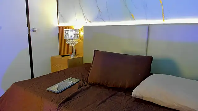 april grey11 online show from 12, 11, 2025