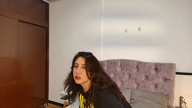 Snapshot of Kaia_Monroe_ chatting on 28, 11, 2025 Kaia Monroe online show from 28, 11, 2025