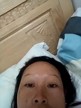 girl-hot2x online show from 24, 11, 2025