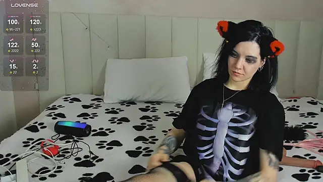 Lina Moony online show from 6, 2, 2026