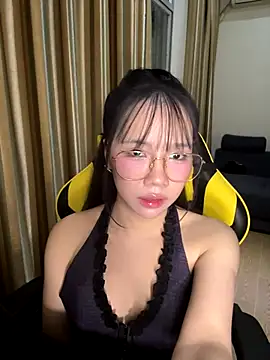 qiqi200135 online show from 20, 11, 2025