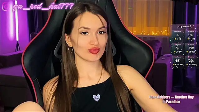 Snapshot of -RED_HAT- chatting on 28, 5, 2026 -RED HAT- online show from 28, 5, 2026