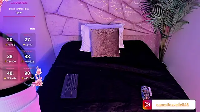 Atenea Velle online show from 3, 12, 2025