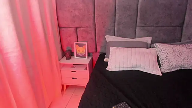 Atenea Velle online show from 28, 4, 2026