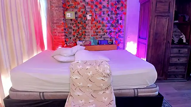 LaGoldenBitch online show from 22, 11, 2025