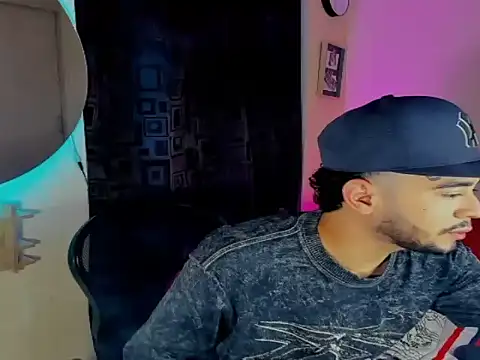 Snapshot of JohnE_Medina chatting on 5, 12, 2025 JohnE Medina online show from 5, 12, 2025