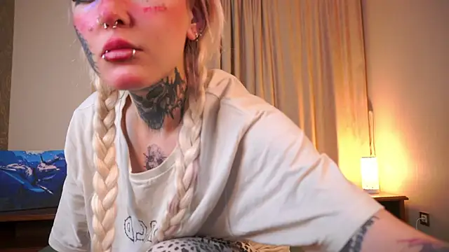 IsauraGarratt online show from 28, 11, 2025