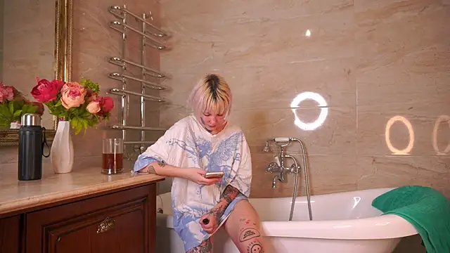 IsauraGarratt online show from 29, 11, 2025