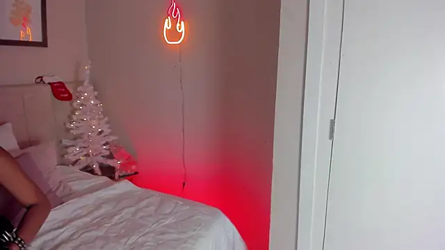 Snapshot of electra_a chatting on 4, 12, 2025 electra a online show from 4, 12, 2025