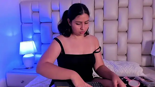 lea hunter   online show from 18, 11, 2025