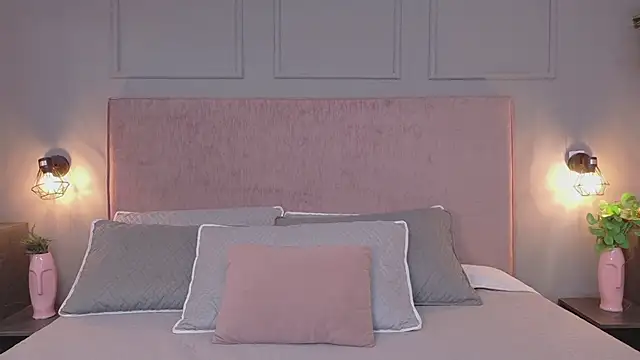 Snapshot of Sophie_Honey18 chatting on 22, 11, 2025 Sophie Honey18 online show from 22, 11, 2025