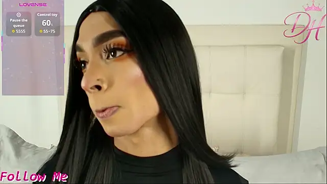 Daphne Hills online show from 26, 3, 2026